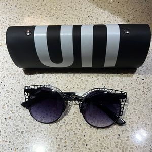 Unofficial sunglasses grey lens round/cat eye excellent condition